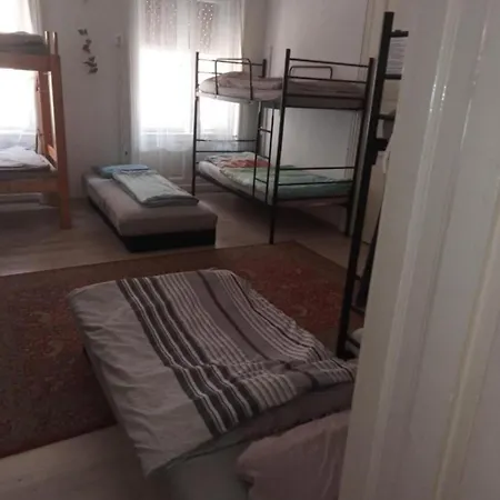 Hostel Station Backpackers *