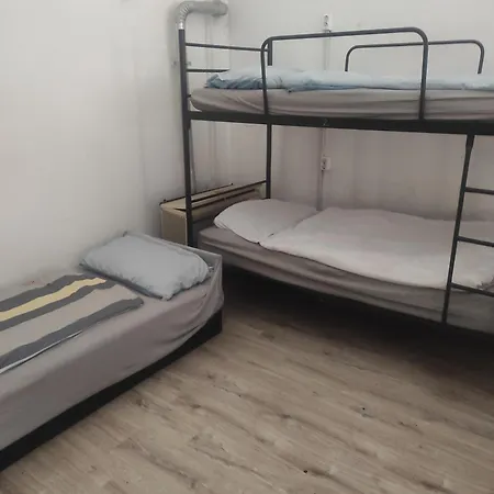 Station Backpackers Hostel *