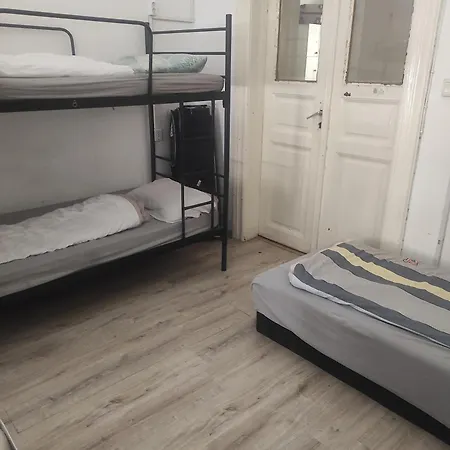 Station Backpackers Hostel